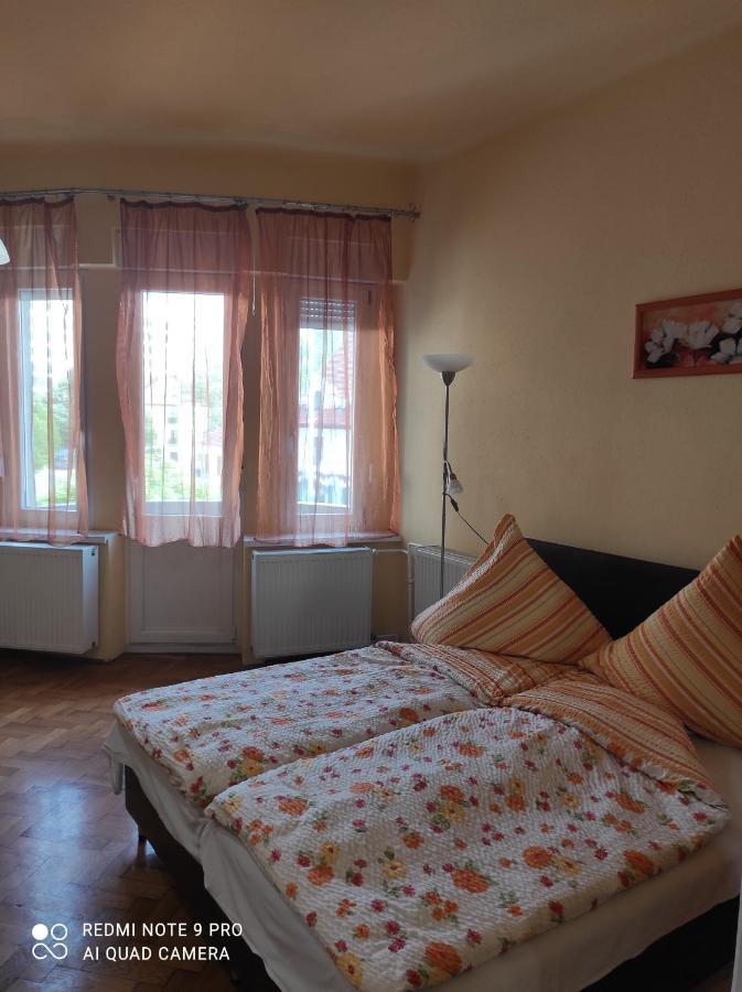 Anna Apartmanok Beci Exterior foto