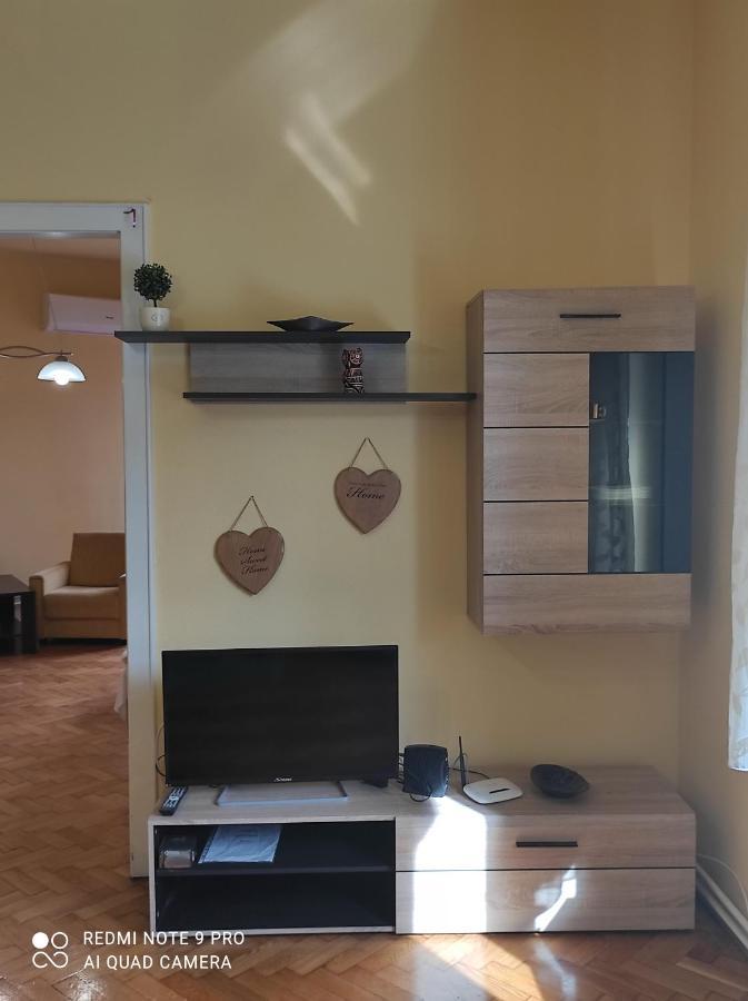 Anna Apartmanok Beci Exterior foto