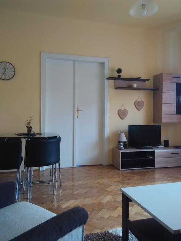 Anna Apartmanok Beci Exterior foto