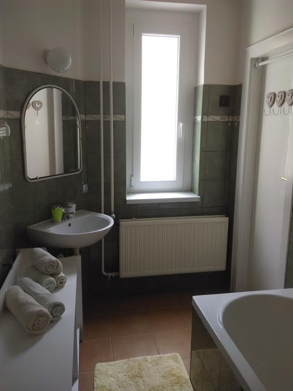 Anna Apartmanok Beci Exterior foto