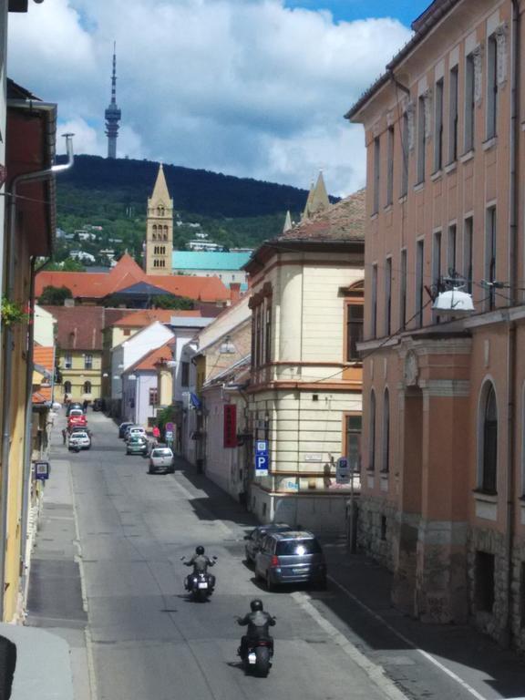 Anna Apartmanok Beci Exterior foto