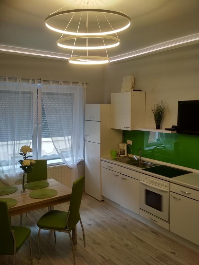 Anna Apartmanok Beci Exterior foto